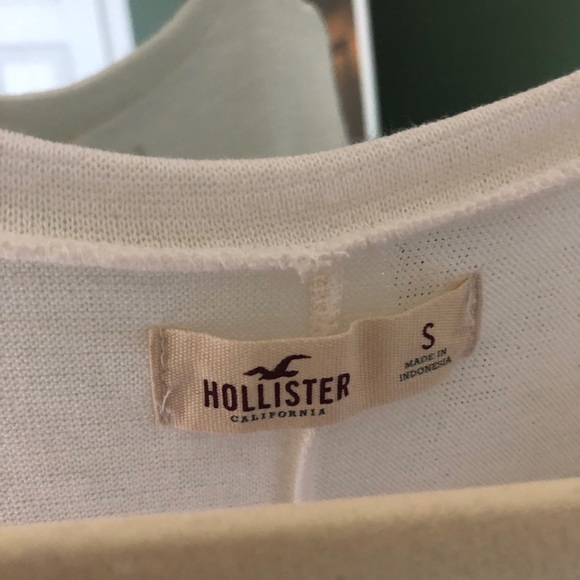 Hollister t shirt✨ - Picture 3 of 5